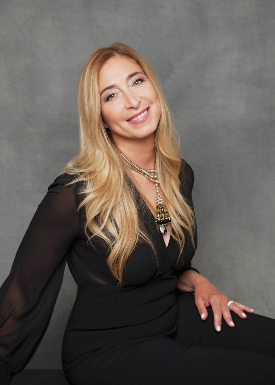 Josianne-Zammit-915x1280 40 Over 40 Gallery