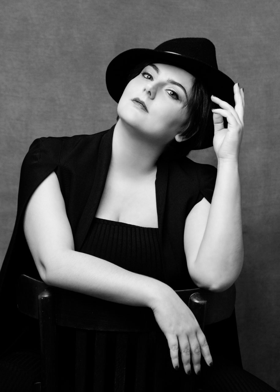 Vanessa-Vella-914x1280 40 Over 40 Gallery